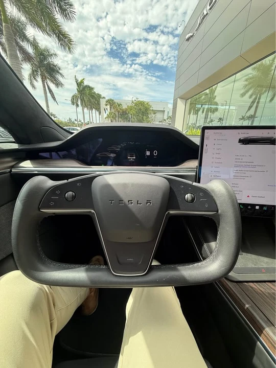 2022 Tesla Model S - Image 9 of 20