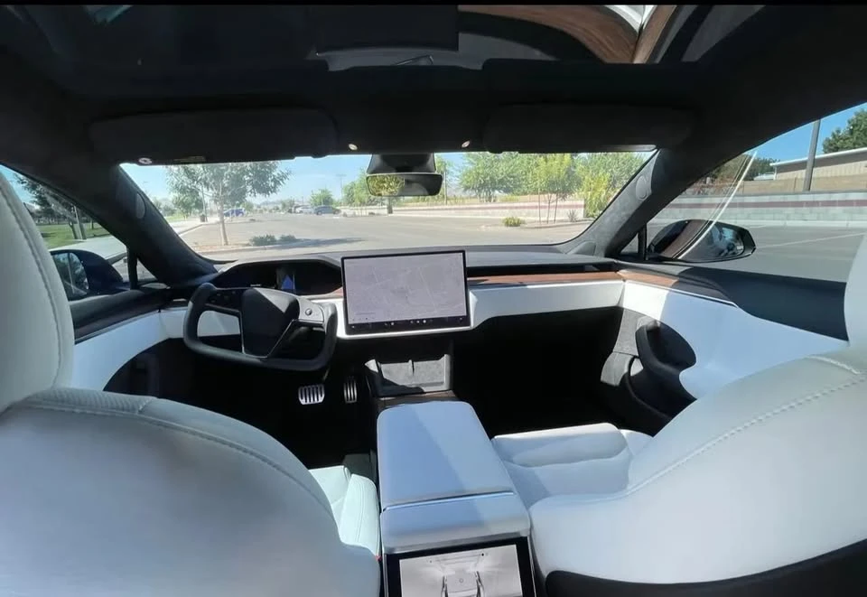 2022 Tesla Model S - Image 10 of 12