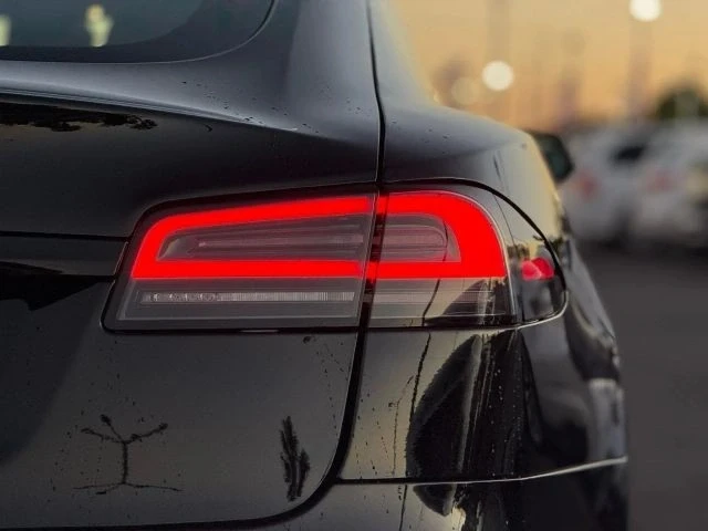 2022 Tesla Model S - Image 9 of 12