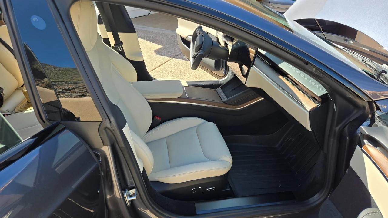 2022 Tesla Model S - Image 19 of 21