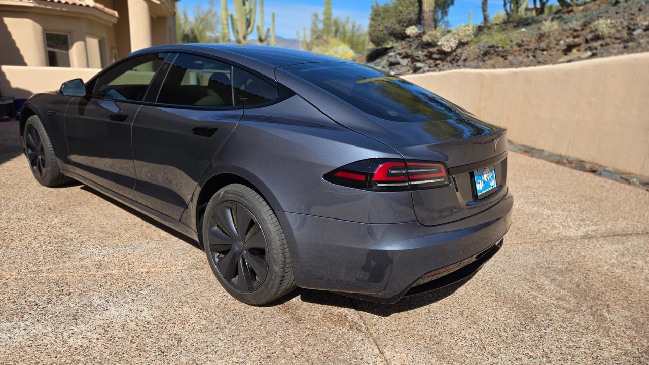 2022 Tesla Model S - Image 12 of 21
