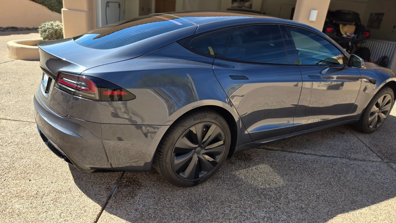2022 Tesla Model S - Image 9 of 21