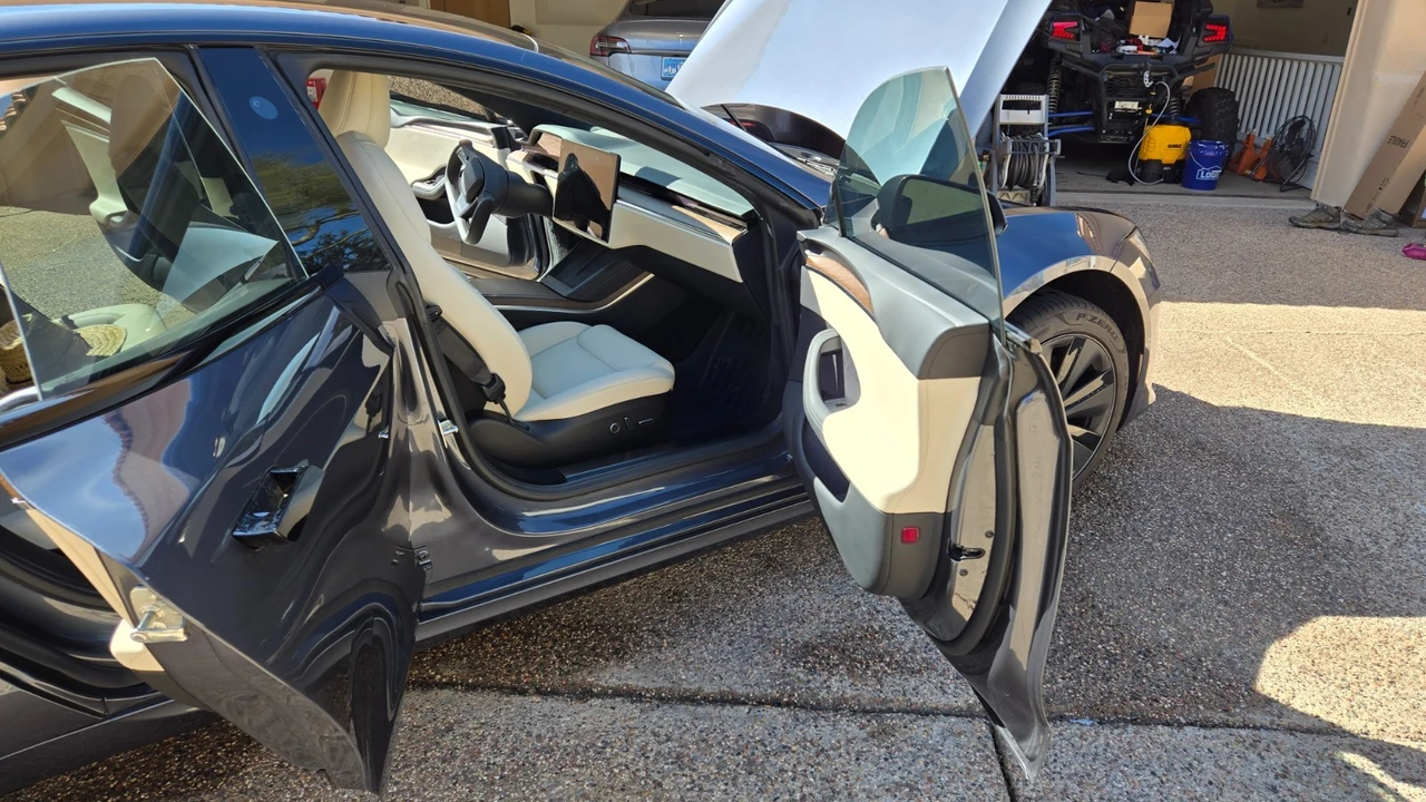 2022 Tesla Model S - Image 18 of 21