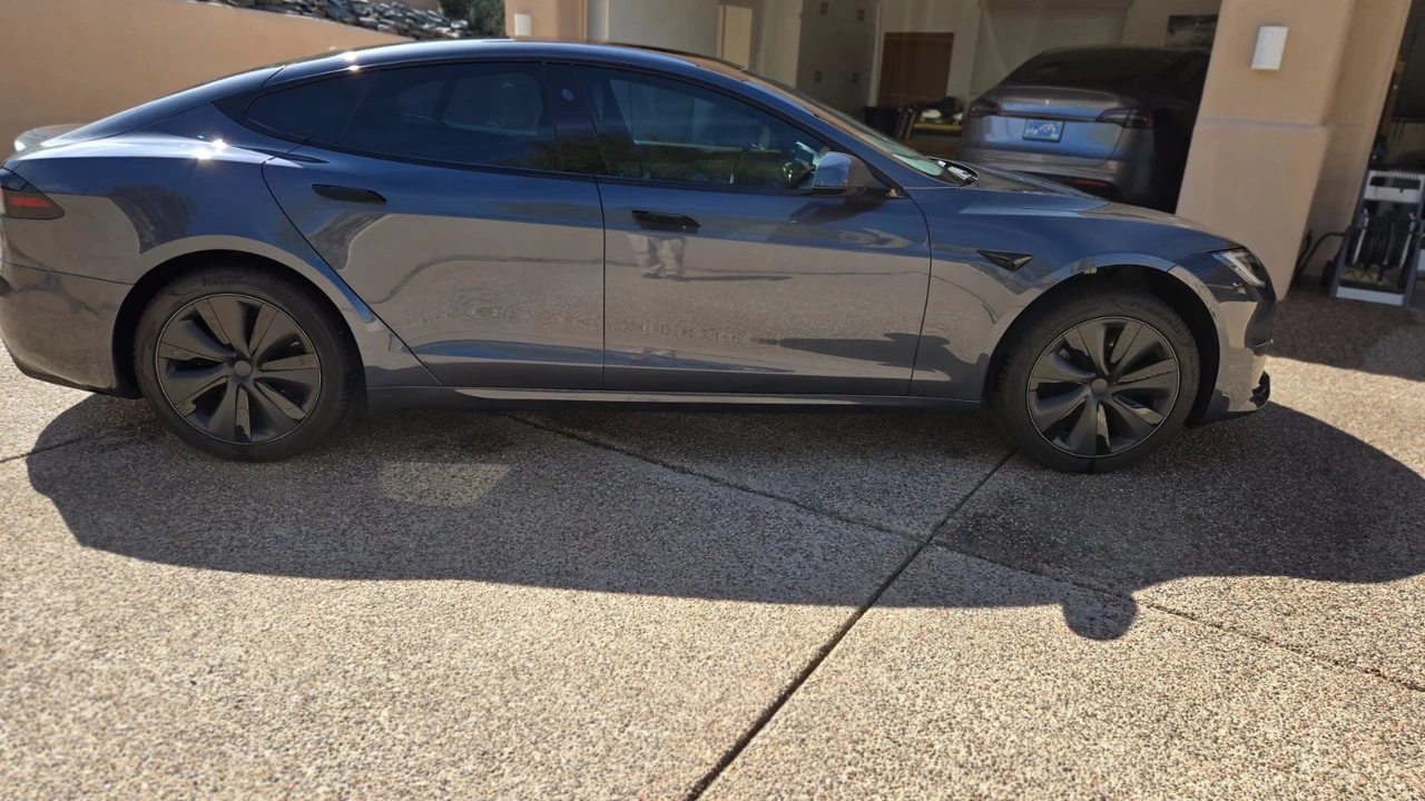 2022 Tesla Model S - Image 8 of 21
