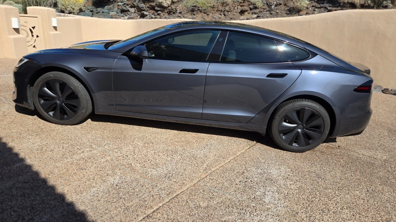 2022 Tesla Model S - Image 13 of 21