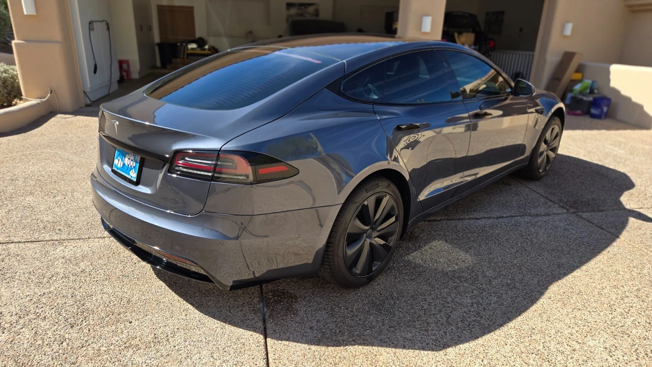 2022 Tesla Model S - Image 10 of 21