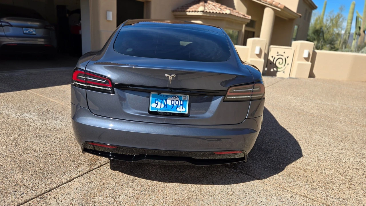 2022 Tesla Model S - Image 11 of 21