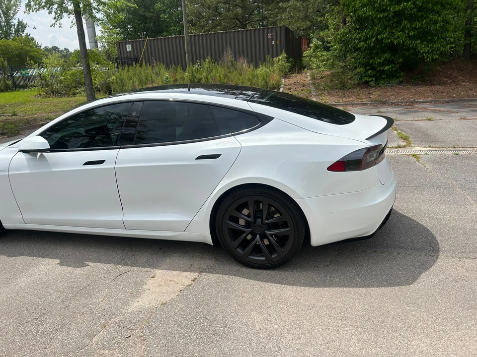 2022 Tesla Model S Plaid - Image 29 of 31