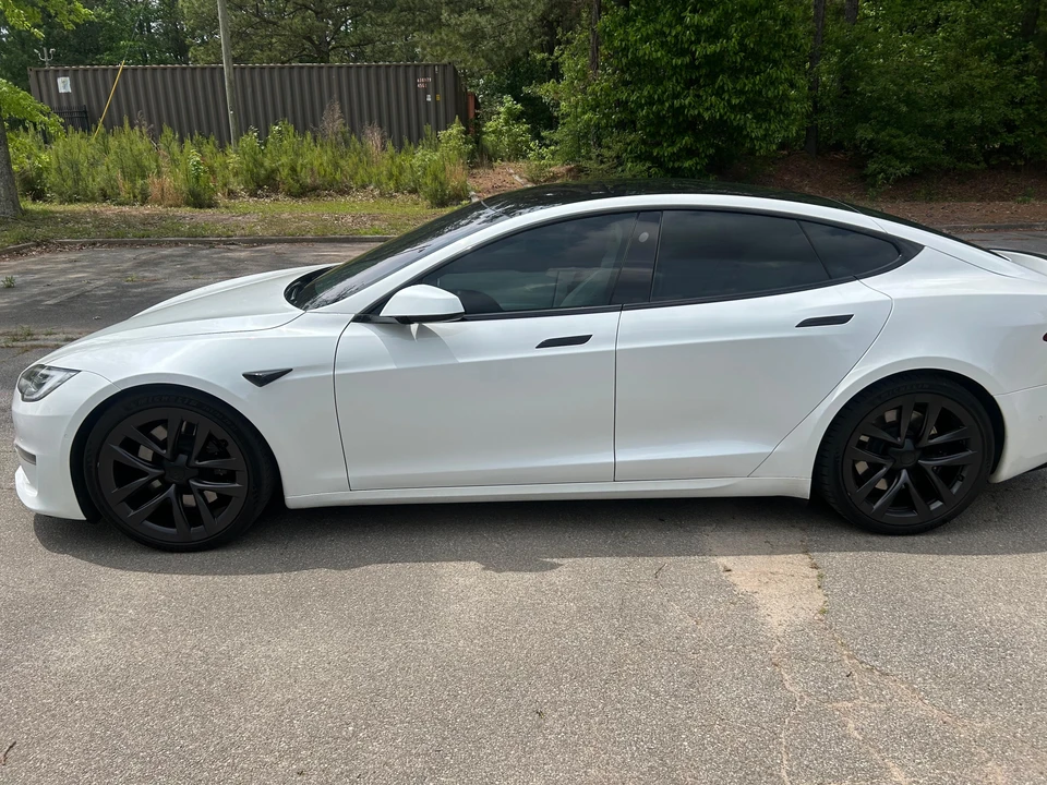 2022 Tesla Model S Plaid - Image 23 of 31