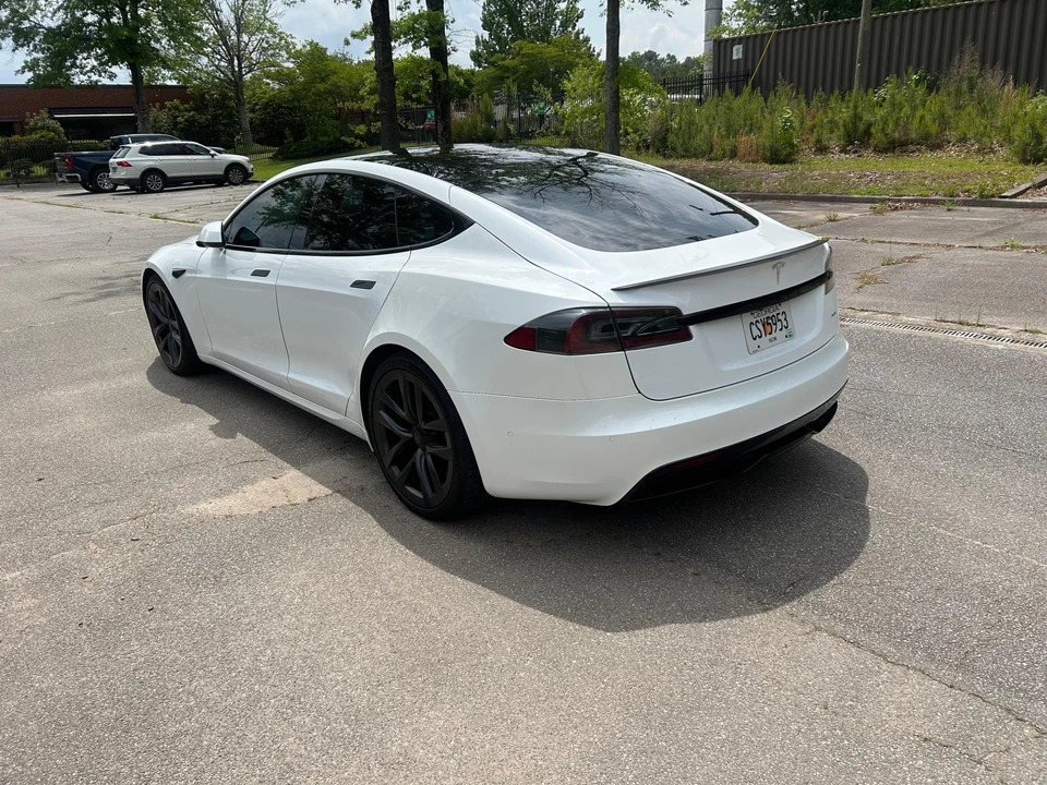 2022 Tesla Model S Plaid - Image 10 of 31