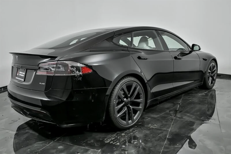 2022 Tesla Model S Plaid - Image 11 of 21