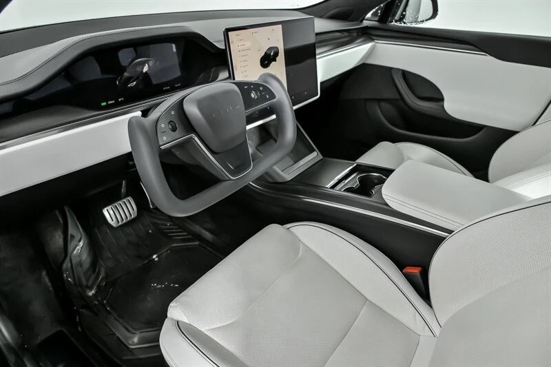 2022 Tesla Model S Plaid - Image 18 of 21