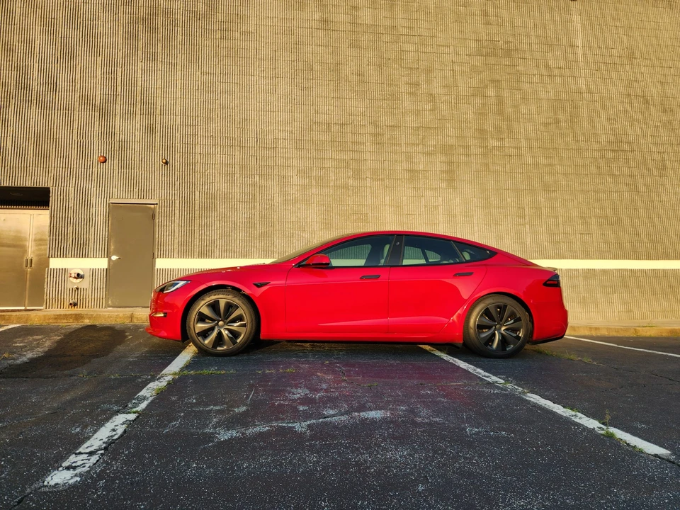 2022 Tesla Model S Plaid - Image 26 of 31