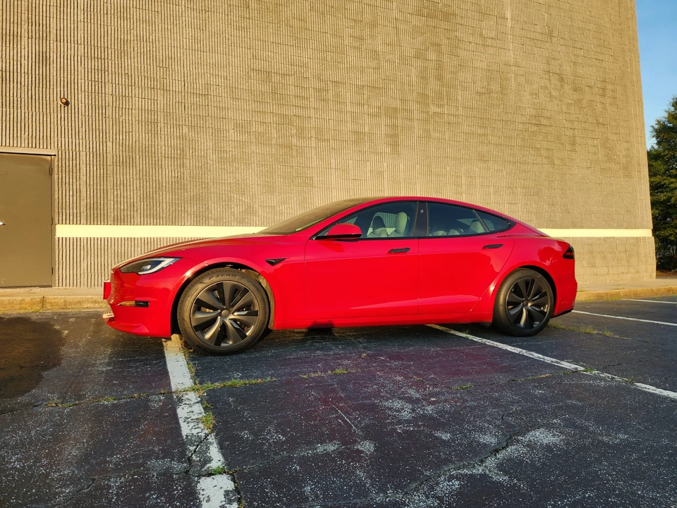 2022 Tesla Model S Plaid - Image 25 of 31