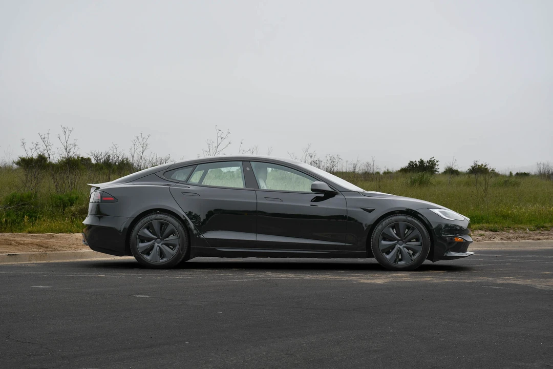 2022 Tesla Model S Plaid - Image 7 of 31