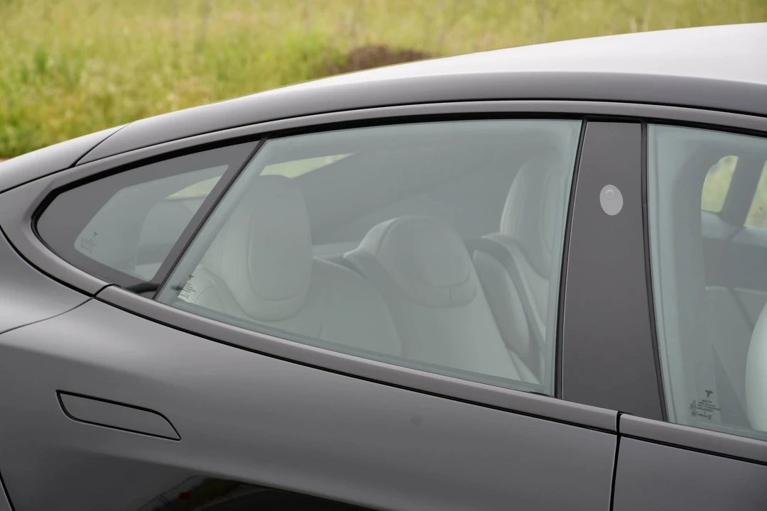 2022 Tesla Model S Plaid - Image 16 of 31