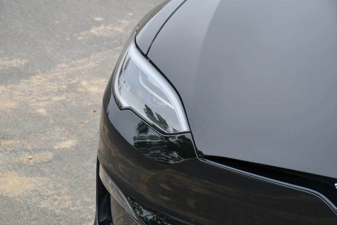 2022 Tesla Model S Plaid - Image 19 of 31