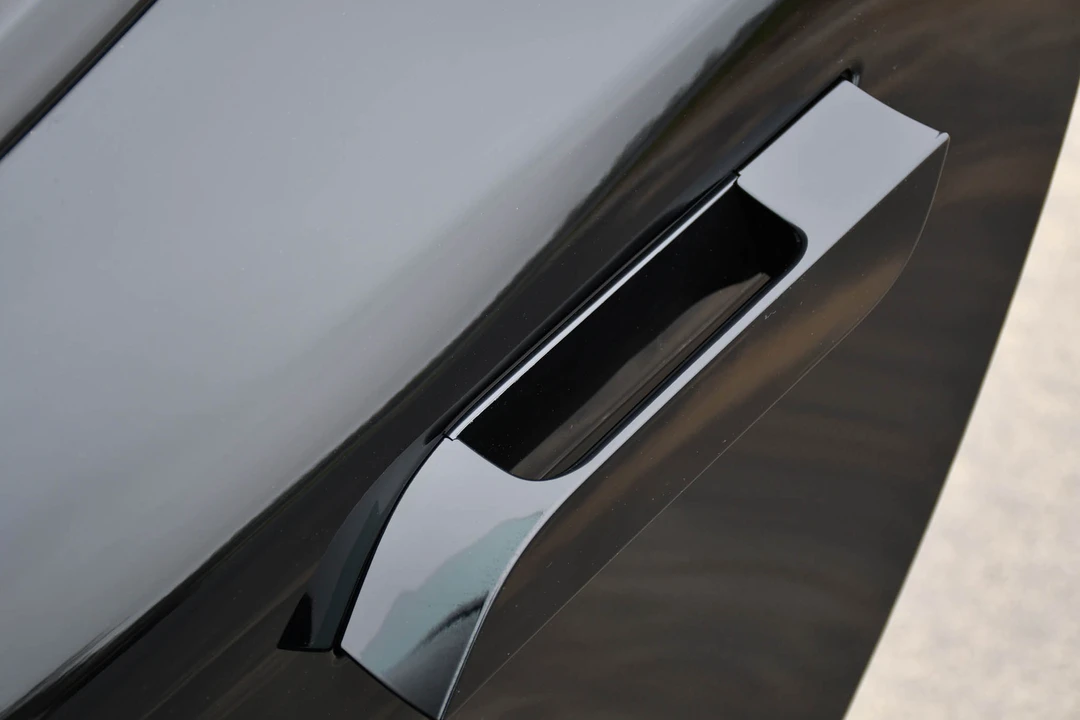 2022 Tesla Model S Plaid - Image 28 of 31