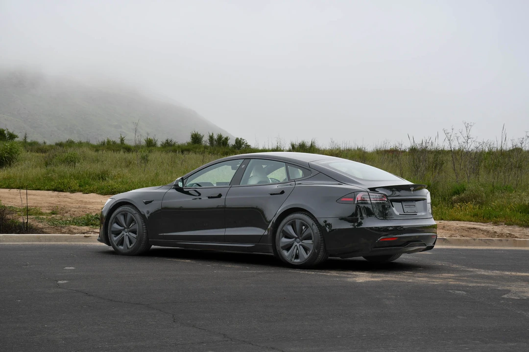 2022 Tesla Model S Plaid - Image 9 of 31