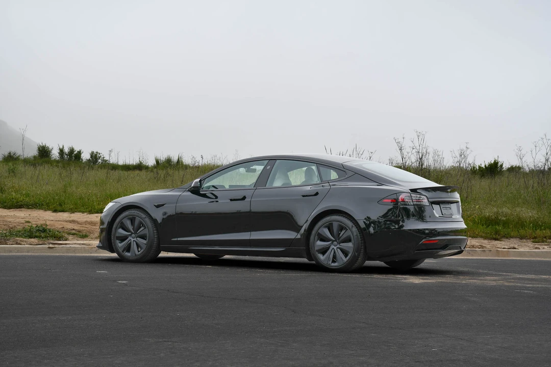 2022 Tesla Model S Plaid - Image 11 of 31