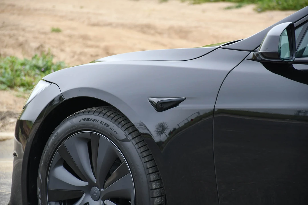 2022 Tesla Model S Plaid - Image 21 of 31