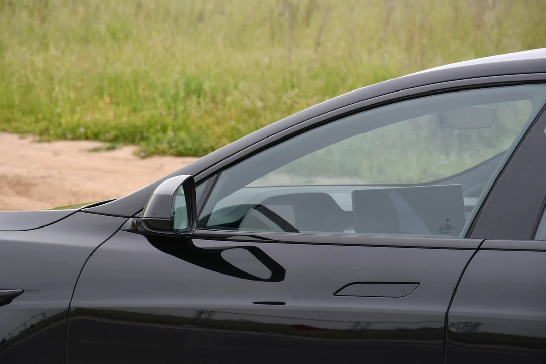 2022 Tesla Model S Plaid - Image 15 of 31