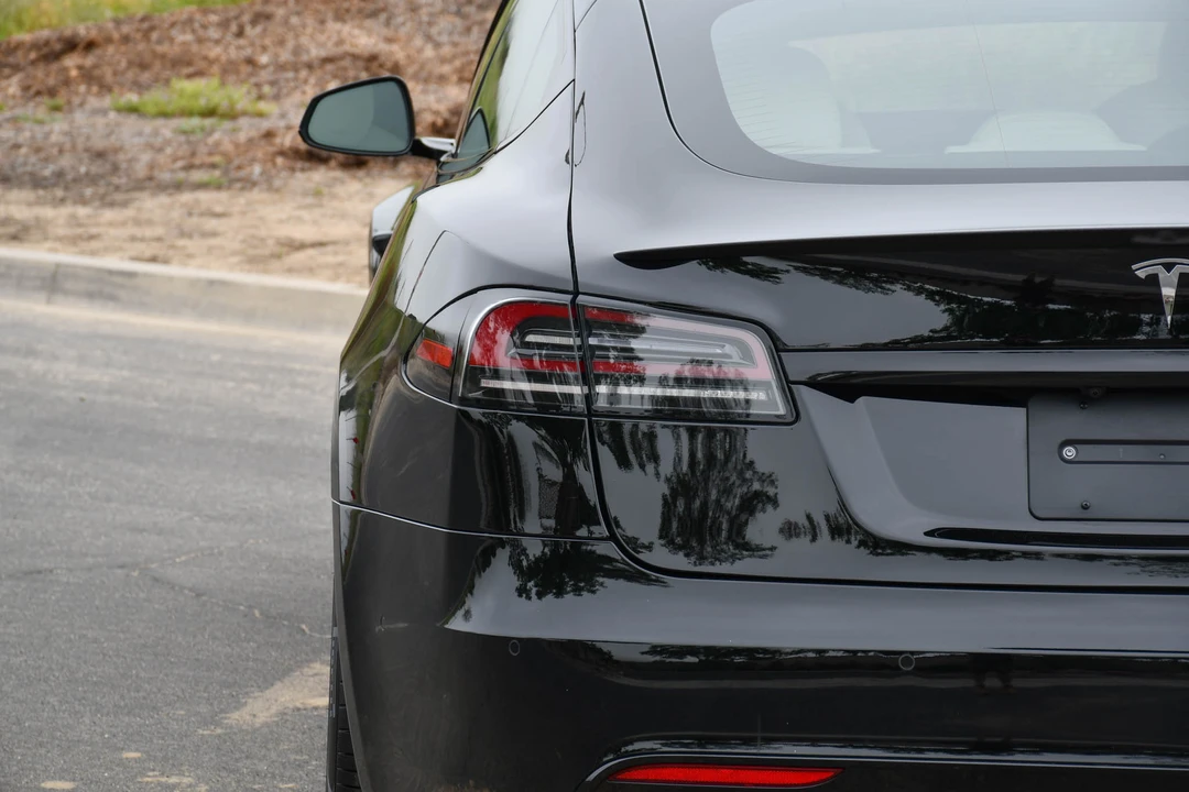 2022 Tesla Model S Plaid - Image 24 of 31