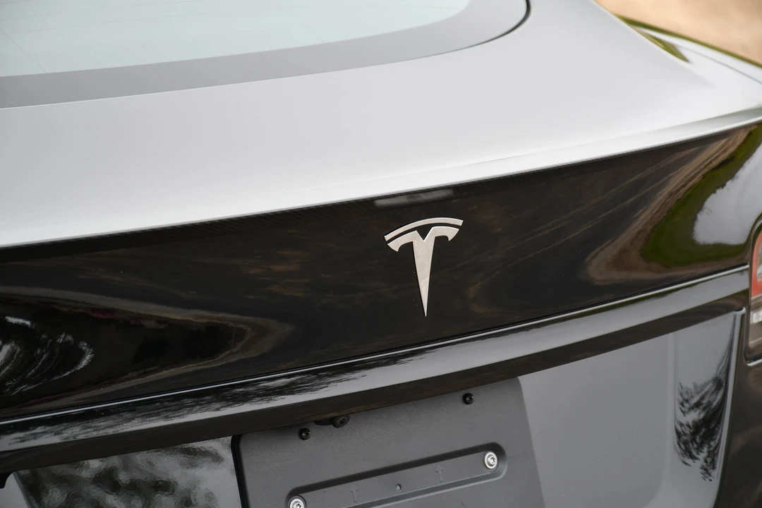 2022 Tesla Model S Plaid - Image 26 of 31