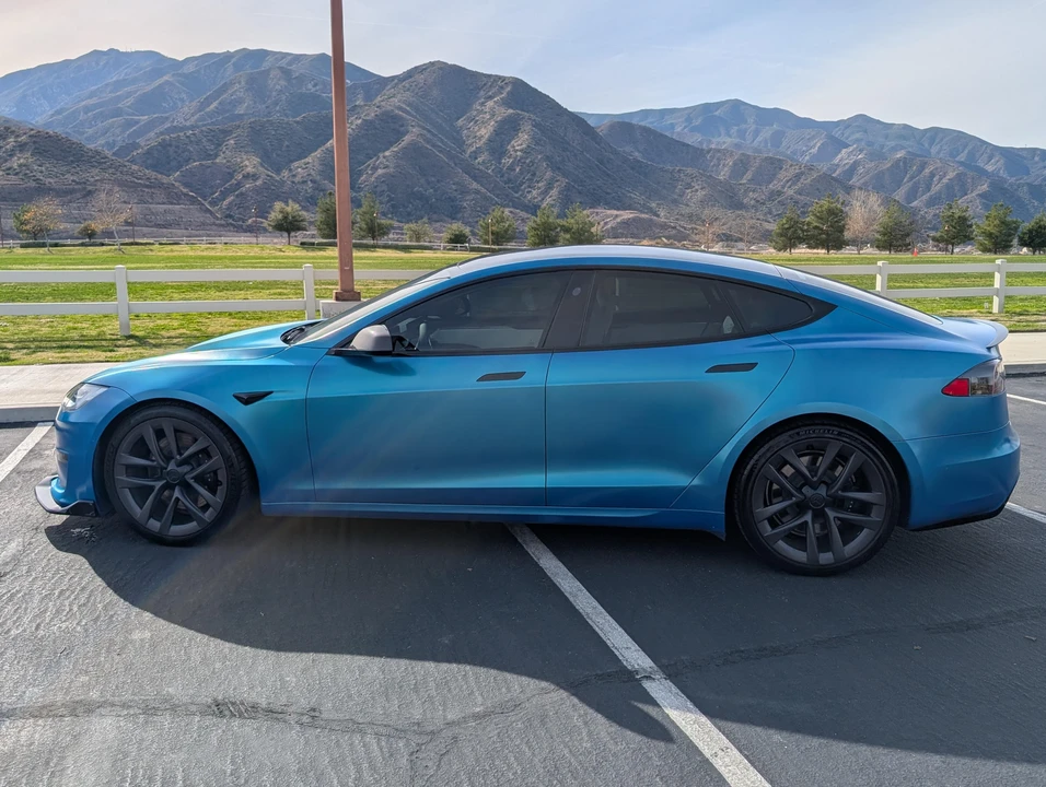 2022 Tesla Model S Plaid - Image 10 of 31