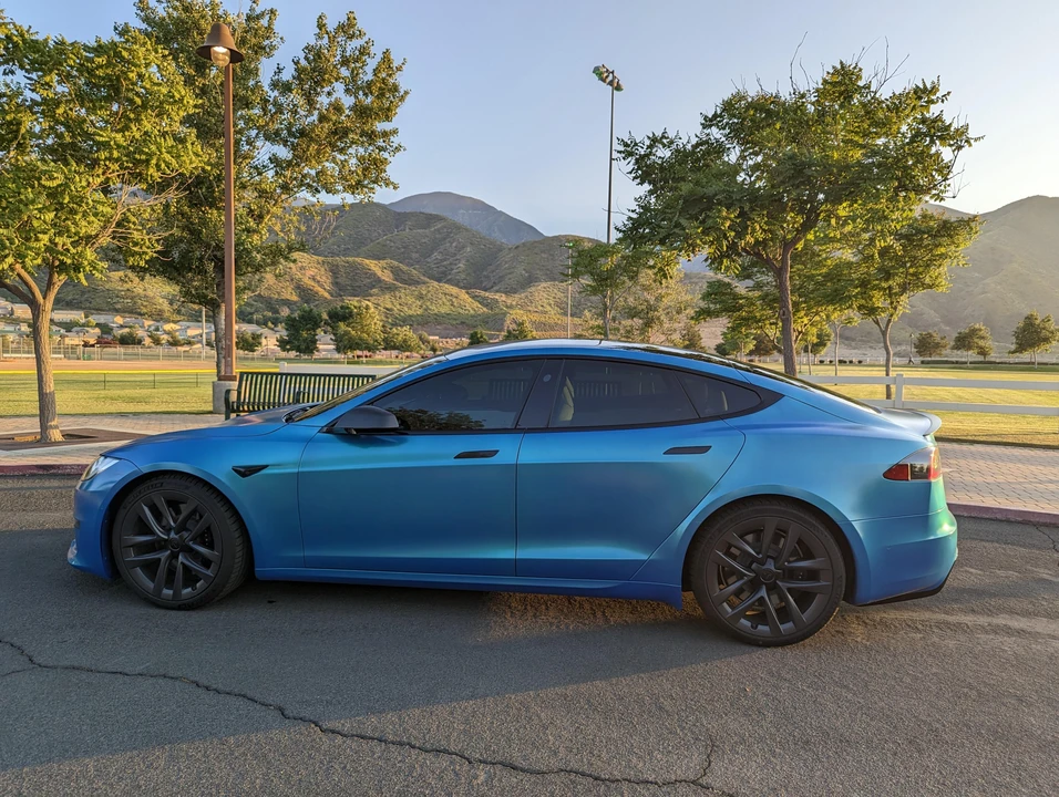 2022 Tesla Model S Plaid - Image 9 of 31