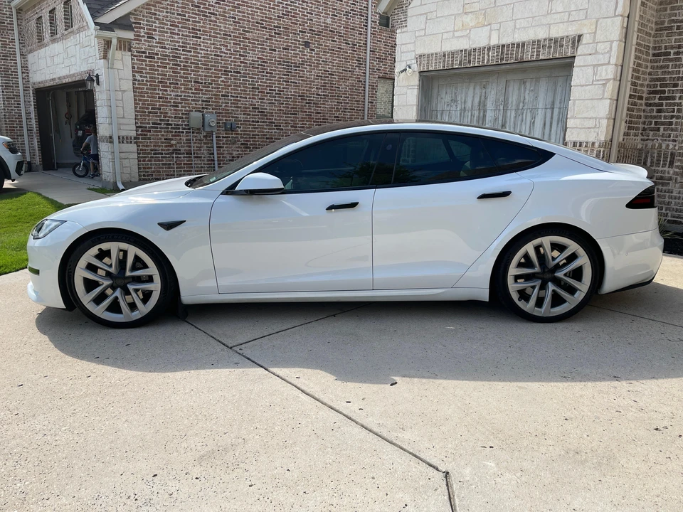 2022 Tesla Model S Plaid - Image 9 of 31