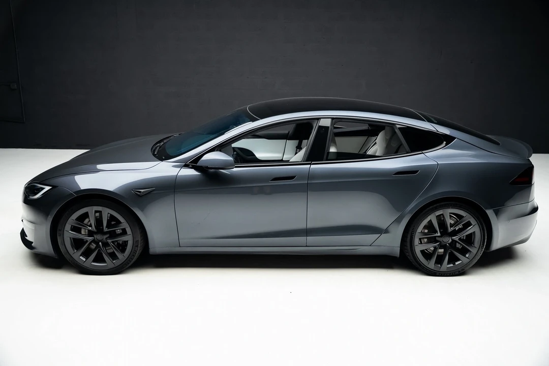 2022 Tesla Model S Plaid - Image 15 of 21