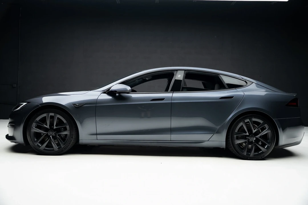 2022 Tesla Model S Plaid - Image 16 of 21