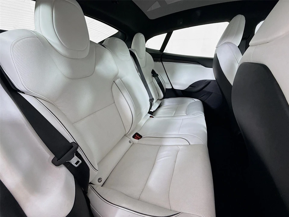 2022 Tesla Model S Plaid - Image 11 of 21