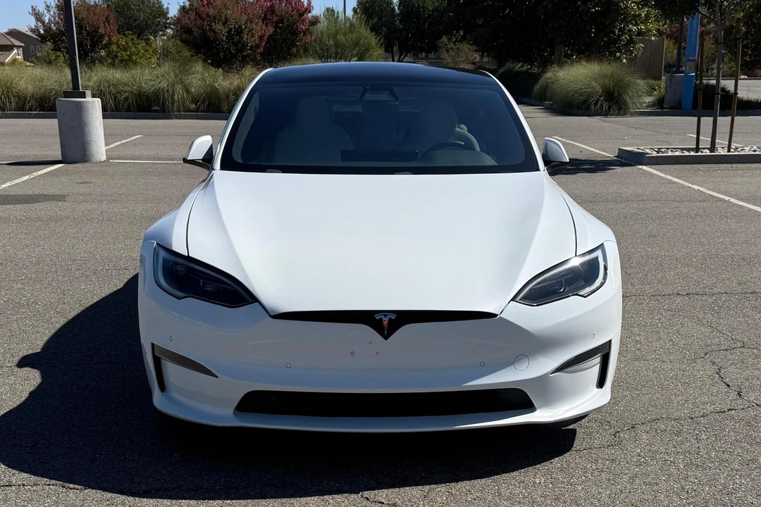2022 Tesla Model S Plaid - Image 2 of 31