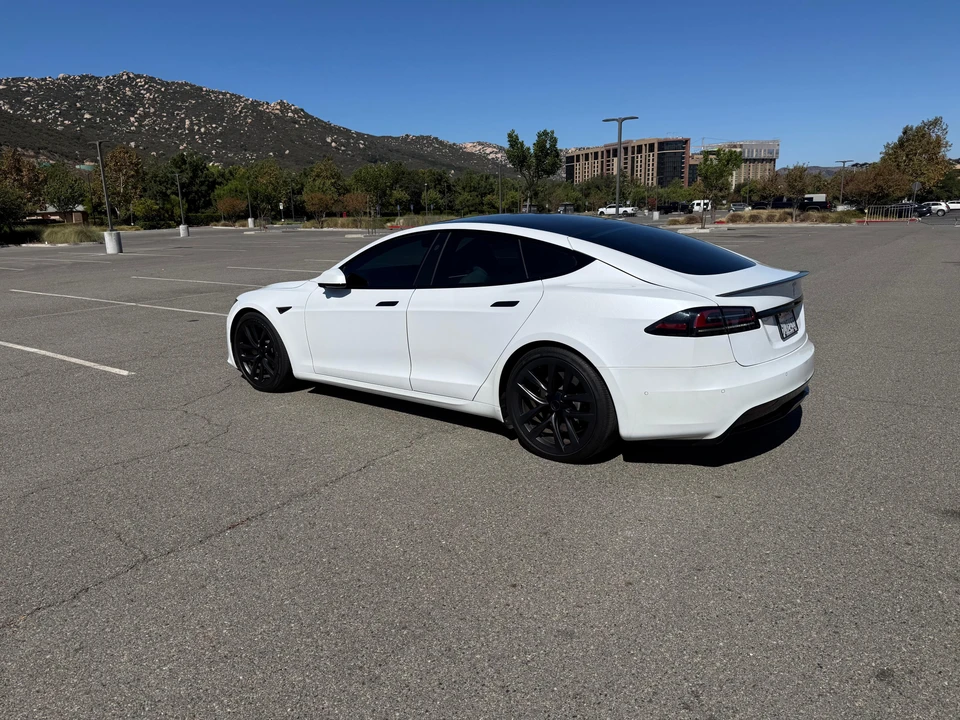 2022 Tesla Model S Plaid - Image 8 of 31