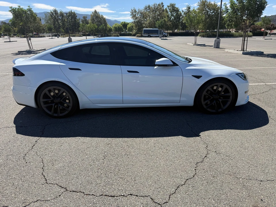 2022 Tesla Model S Plaid - Image 11 of 31