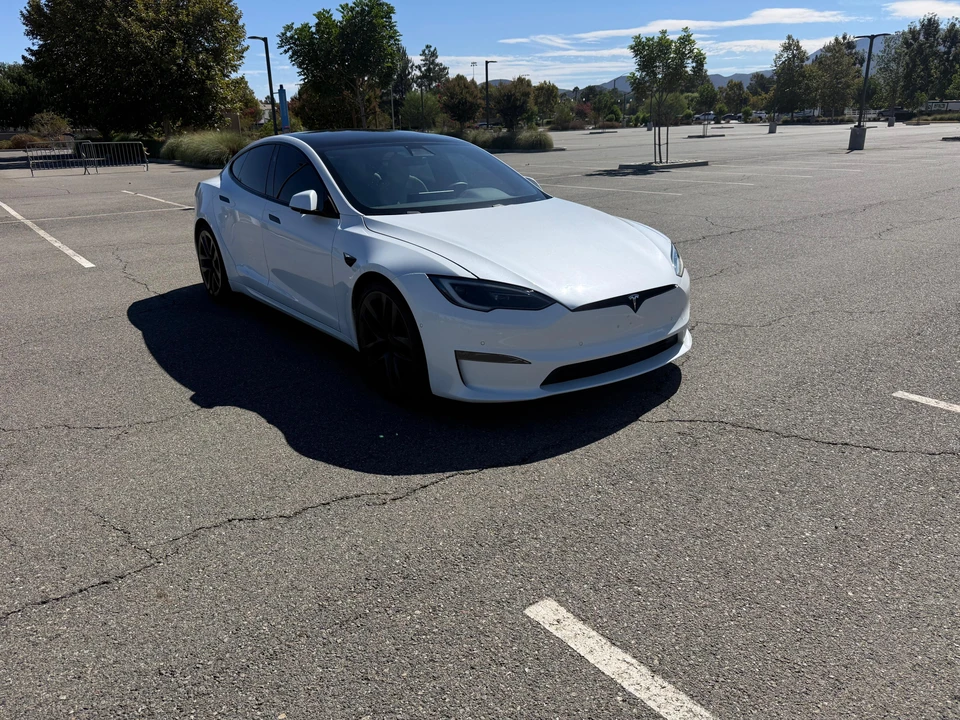 2022 Tesla Model S Plaid - Image 12 of 31