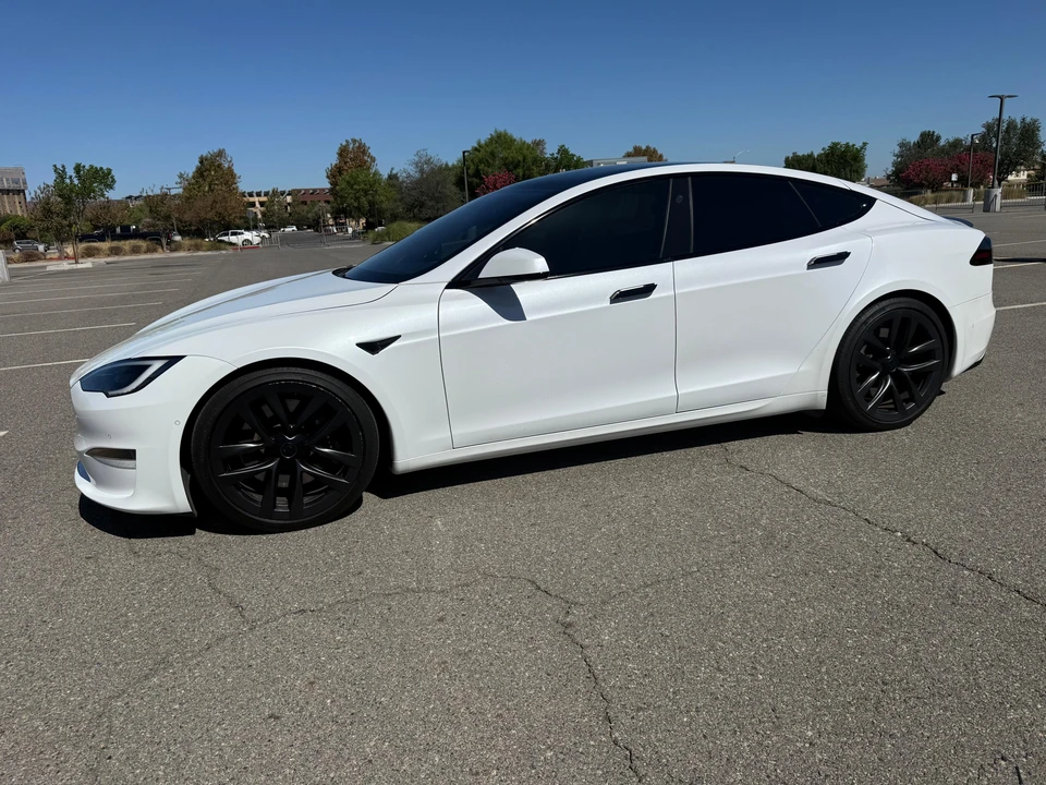 2022 Tesla Model S Plaid - Image 7 of 31
