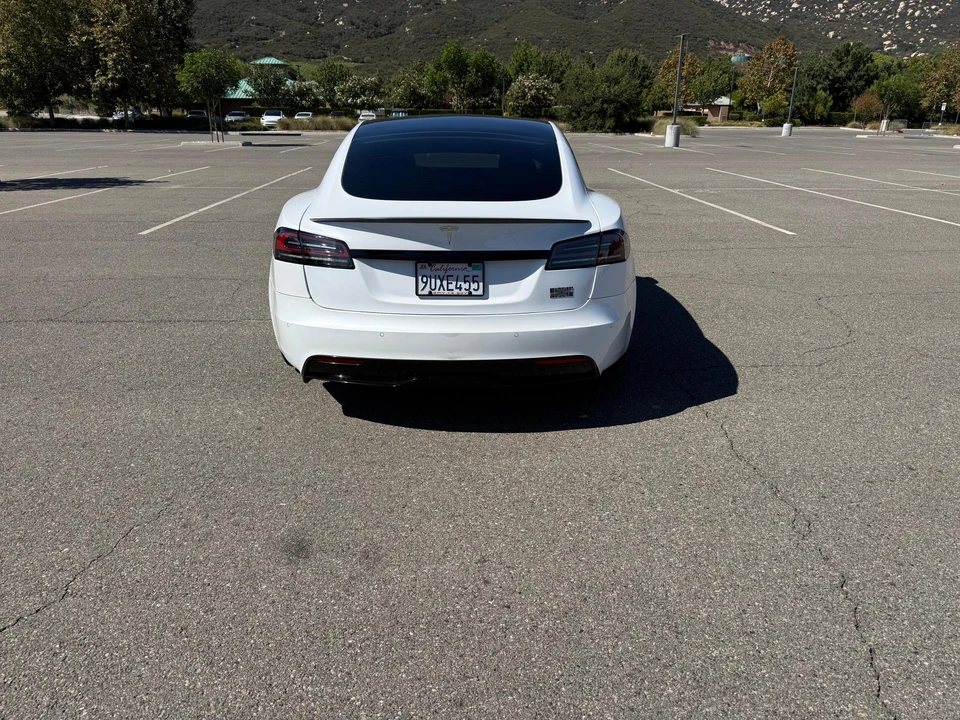 2022 Tesla Model S Plaid - Image 10 of 31