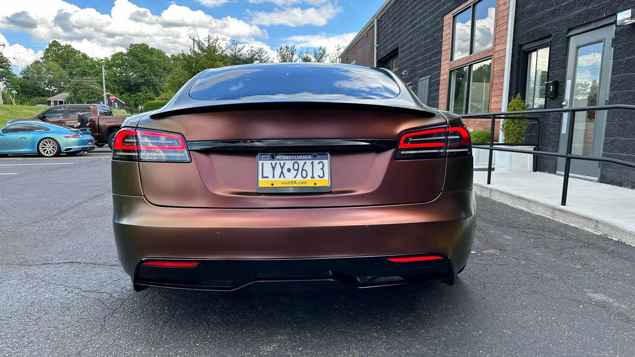 2022 Tesla Model S Plaid - Image 11 of 31