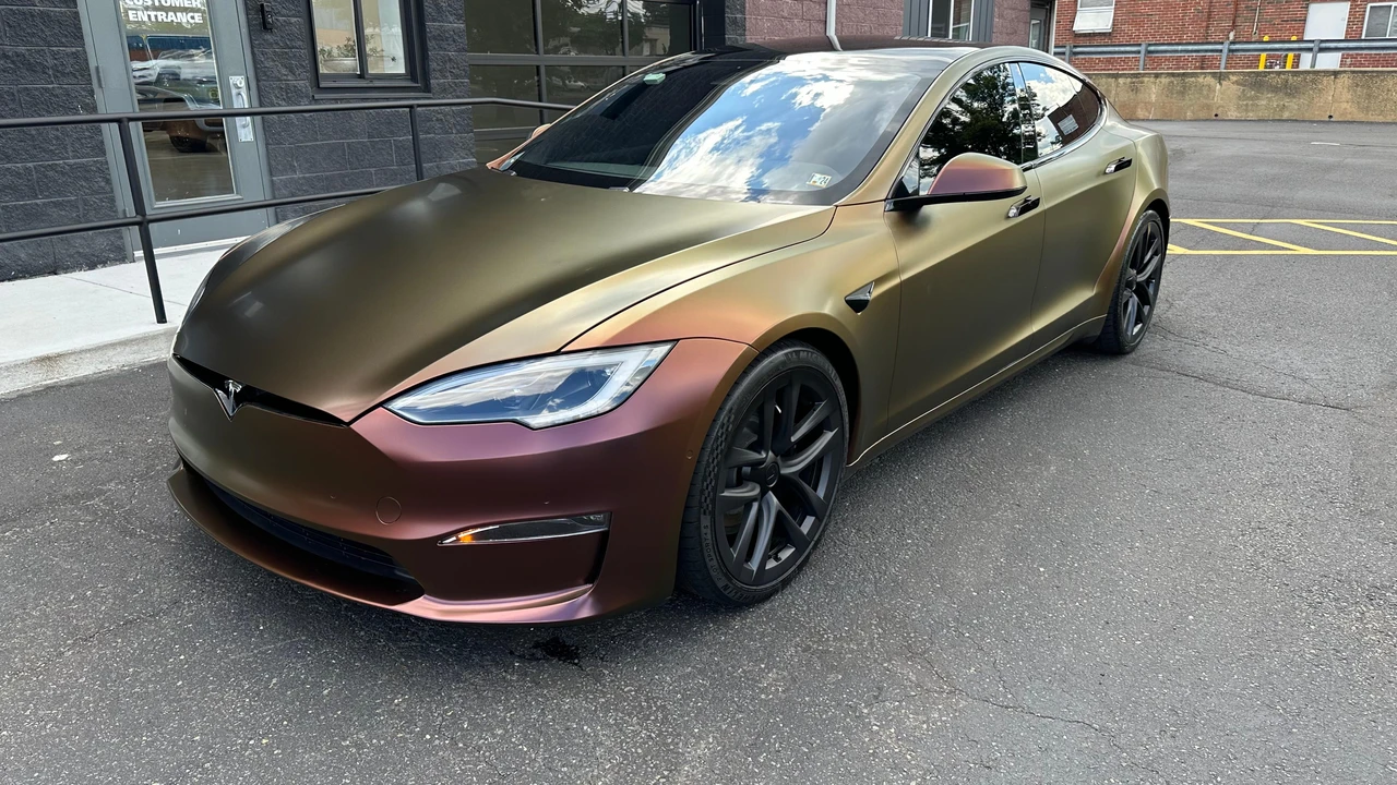 2022 Tesla Model S Plaid - Image 9 of 31