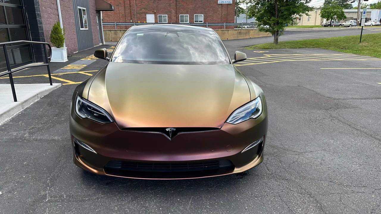 2022 Tesla Model S Plaid - Image 7 of 31