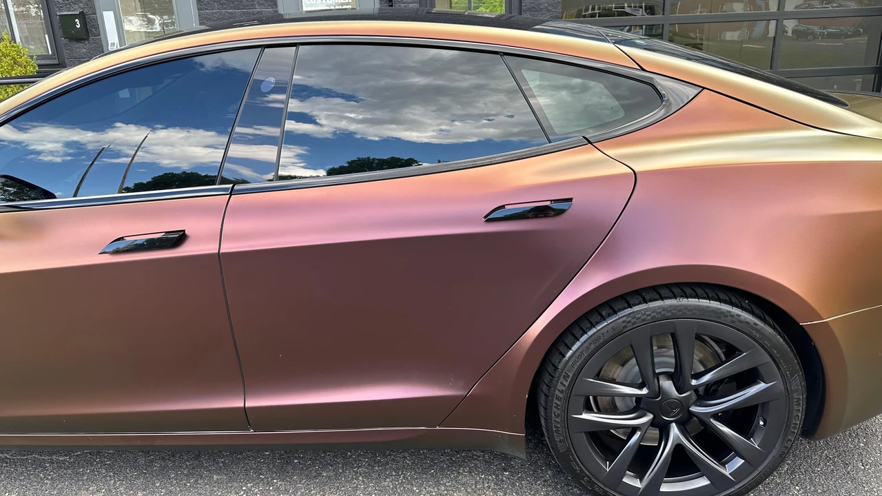 2022 Tesla Model S Plaid - Image 28 of 31