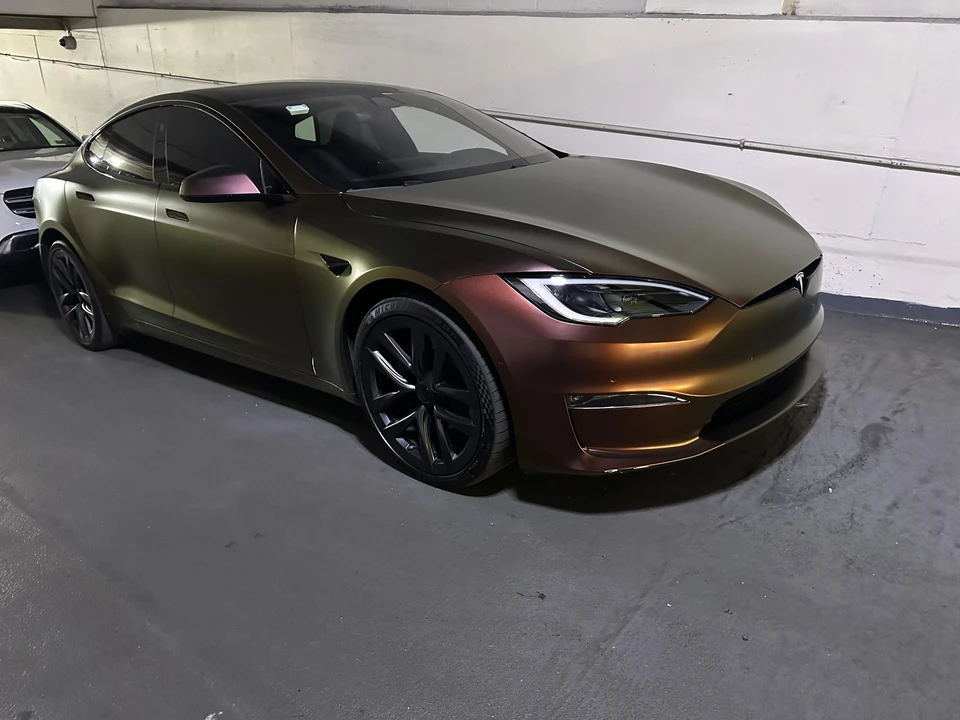 2022 Tesla Model S Plaid - Image 13 of 31