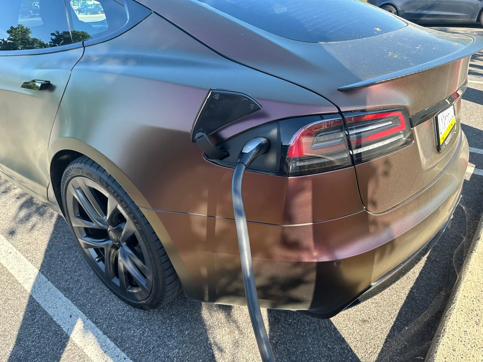 2022 Tesla Model S Plaid - Image 29 of 31