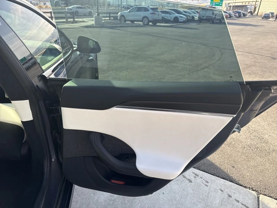 2022 Tesla Model S Plaid - Image 18 of 21