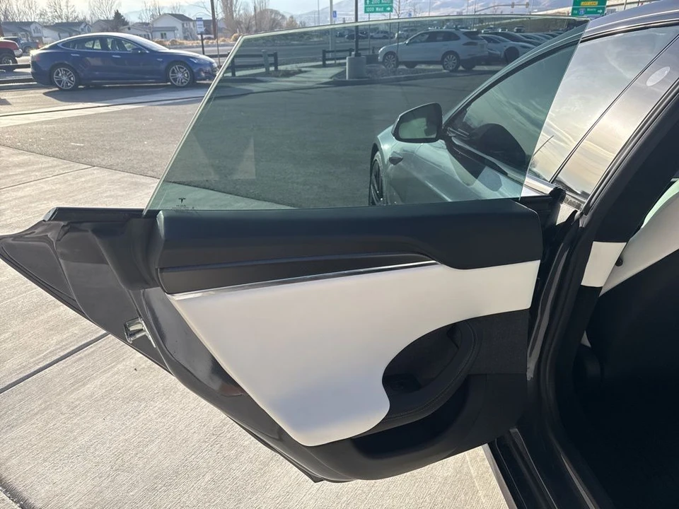 2022 Tesla Model S Plaid - Image 14 of 21