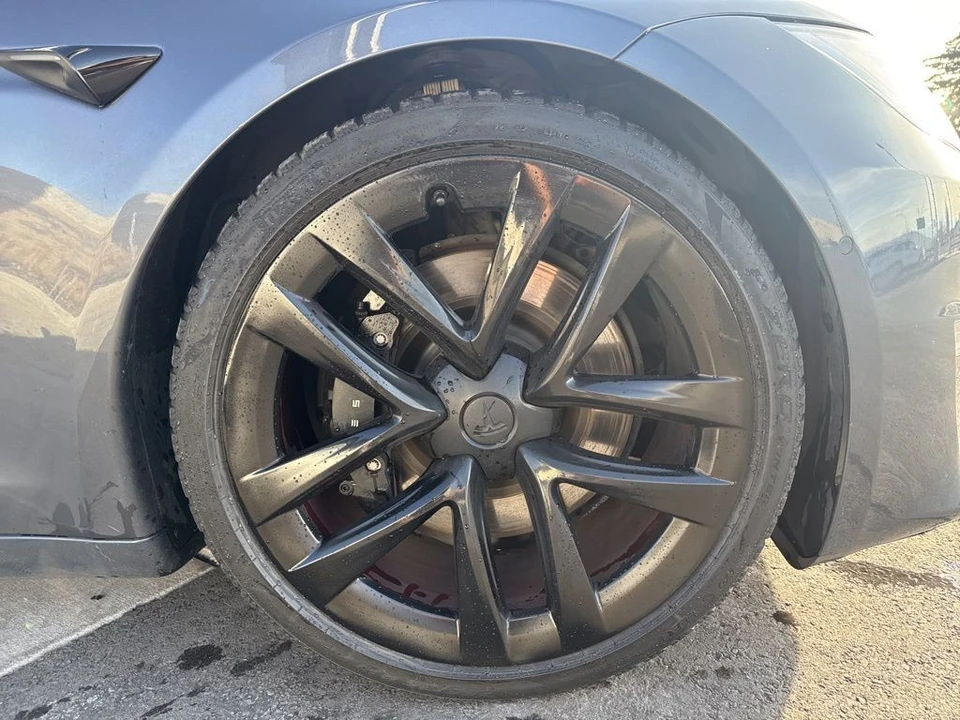2022 Tesla Model S Plaid - Image 10 of 21