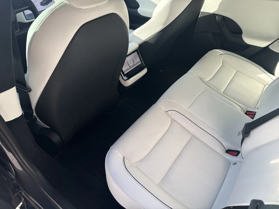 2022 Tesla Model S Plaid - Image 15 of 21